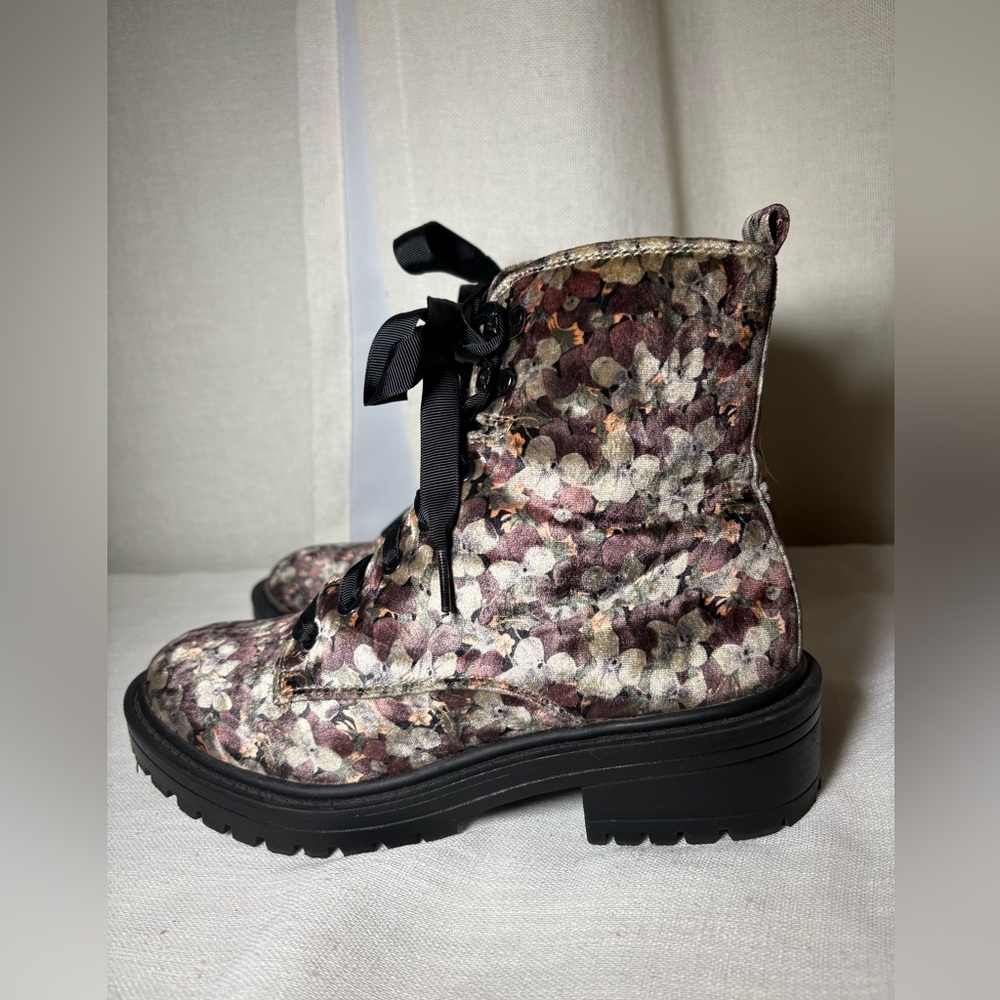 Candie’s Floral Velvet Combat Boots Chunky Lug Sole Viral Grunge Coquette Sz 8
